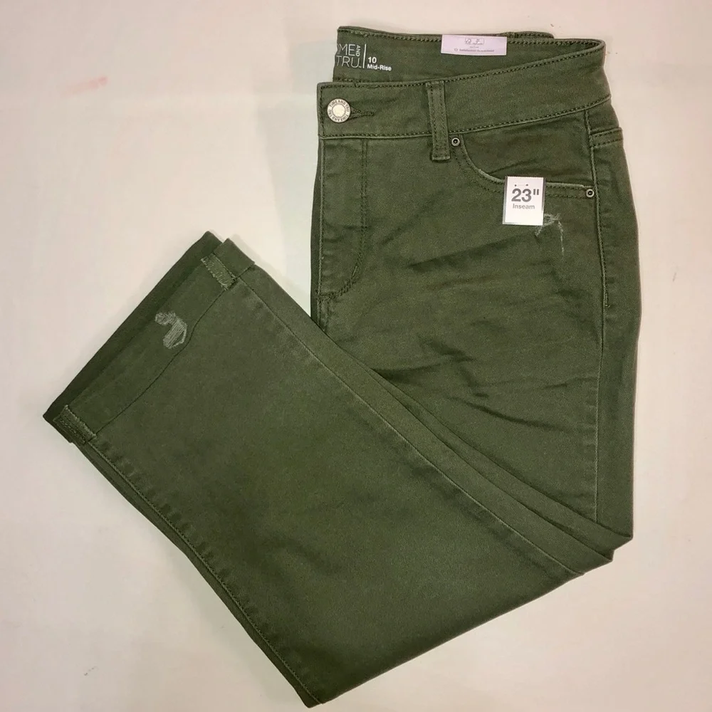 NWT Relaxed Fit Distressed Cuffed Olive Green Capris (10)